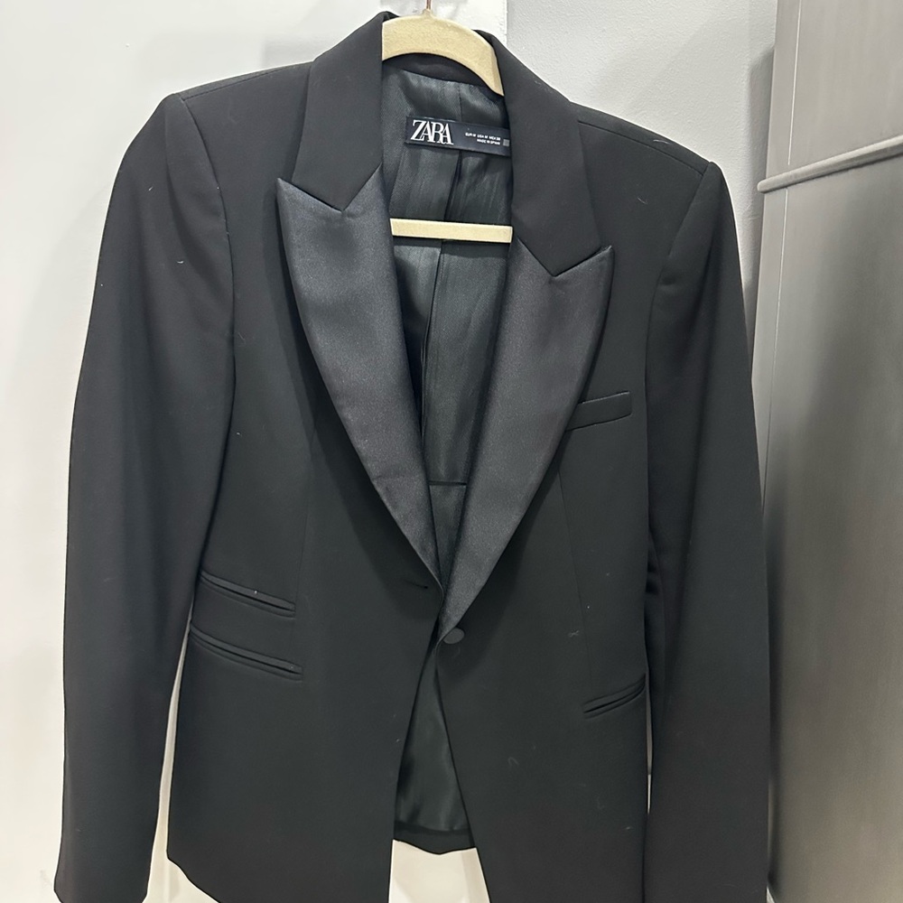 Zara Black Tailored Blazer with Notched Lapels